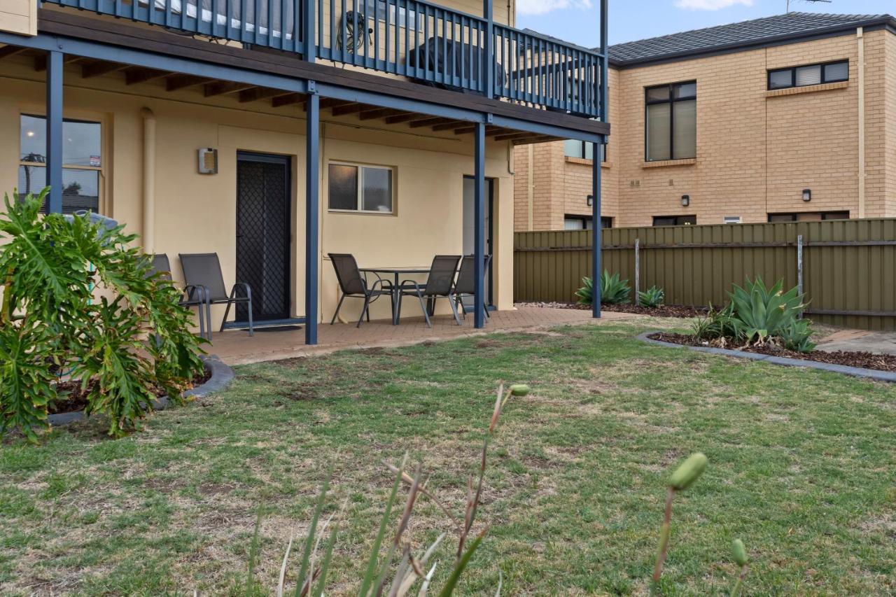 Beachside Escape On The Esplanade Apartment